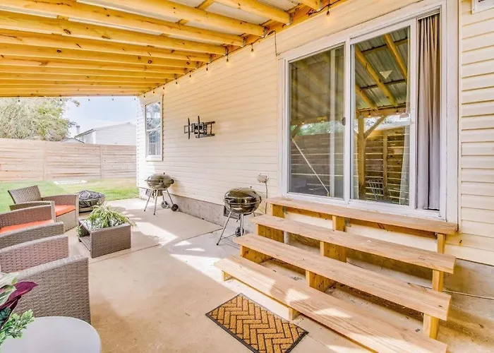 Cam's Coastal Cottage- Nas Pensacola, Close To Holiday home *