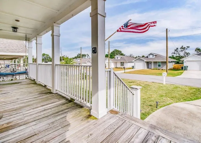 Cam's Coastal Cottage- Nas Pensacola, Close To Holiday home