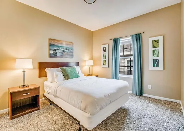 Cam's Coastal Cottage- Nas Pensacola, Close To Holiday home