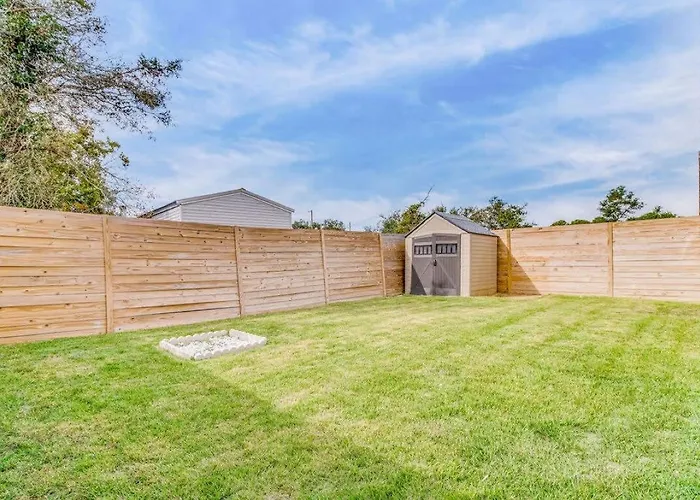 Cam's Coastal Cottage- Nas Pensacola, Close To