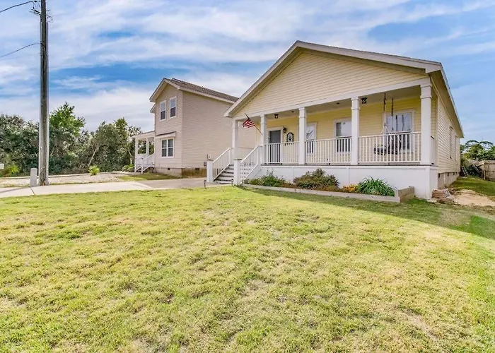 Cam's Coastal Cottage- Nas Pensacola, Close To Holiday home